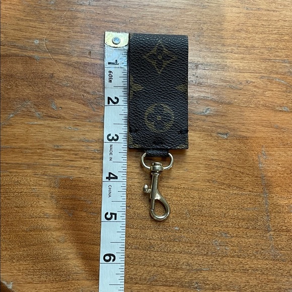 Louis Vuitton Monogram Revamped Keychain Brown
Handmade Luxury Key Fob - Picture 3 of 7